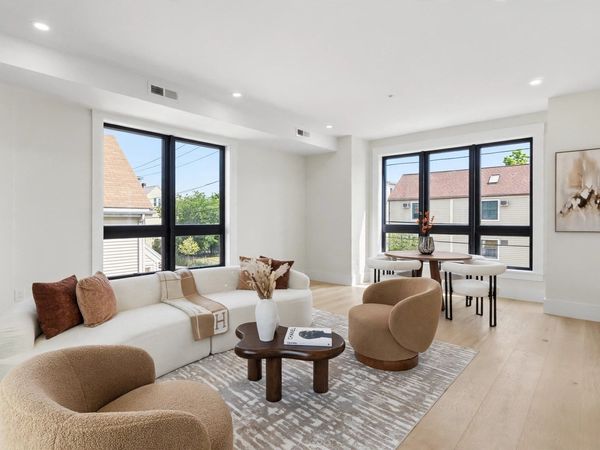 17 Holmes, Unit 2R, Quincy, MA 02171