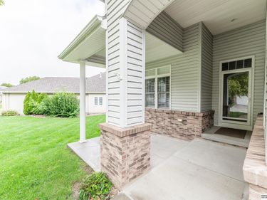 1521 S 190th Plaza, Omaha, NE 68130