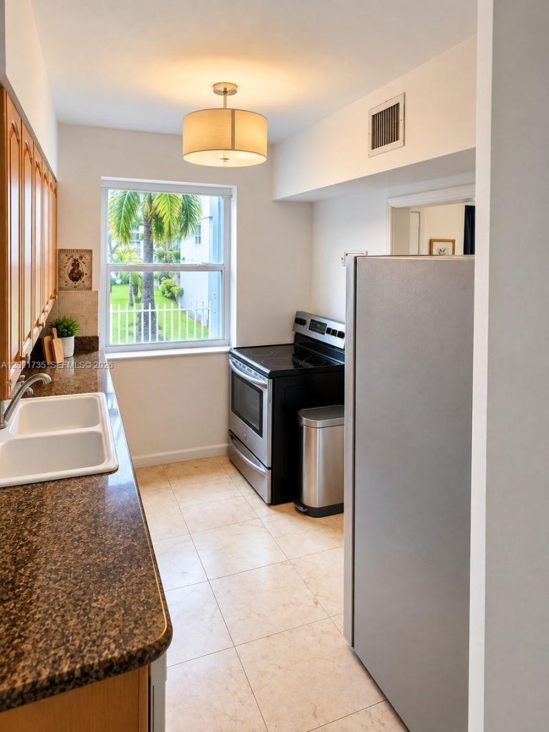 530 SW 10th St, Unit 2-C, Miami, FL 33130 Photo