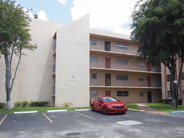13715 Kendale Lakes Cir , Unit A-107, Miami, FL 33183