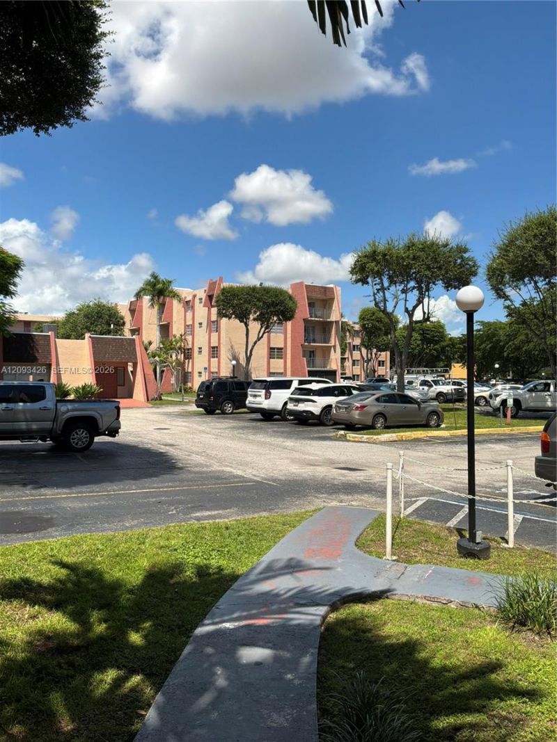 13715 Kendale Lakes Cir, Unit A-107, Miami, FL 33183 Photo