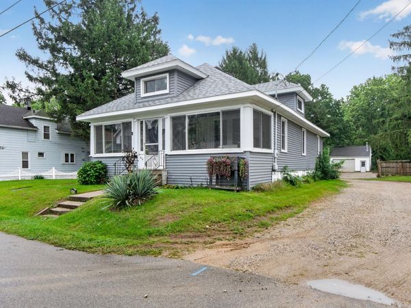 223 Pierce Avenue, Jackson, MI 49203