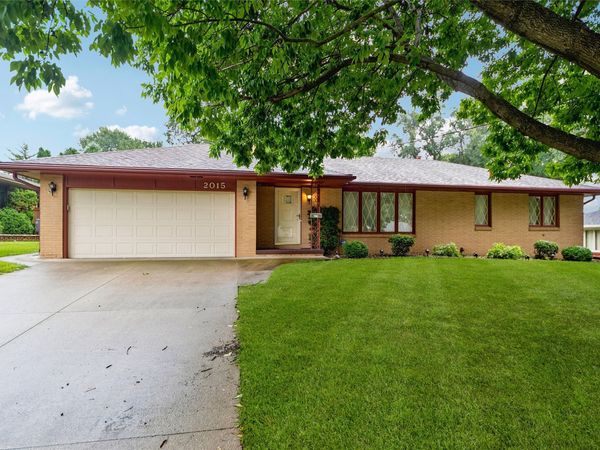 2015 70th Street, Windsor Heights, IA 50324