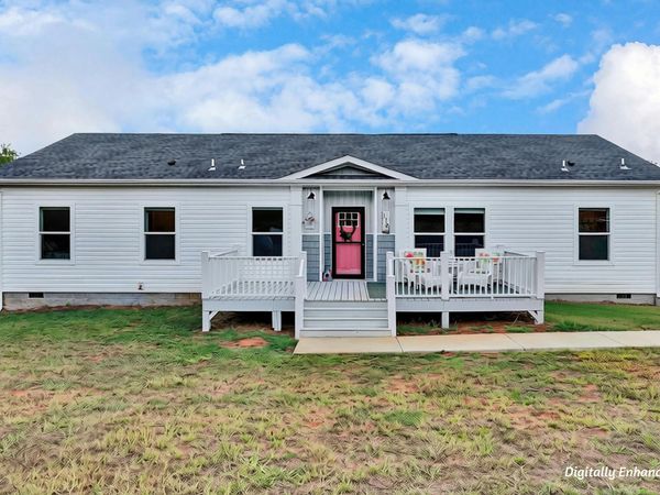 116 Crest Hills DR, Moneta, VA 24121