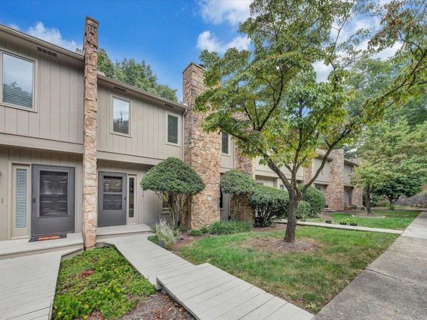 3512 Stonehenge SQ , Roanoke, VA 24018