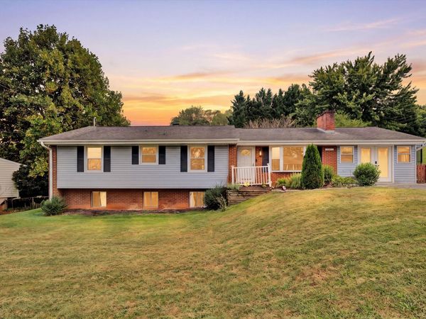 5812 Knowles DR , Roanoke, VA 24018