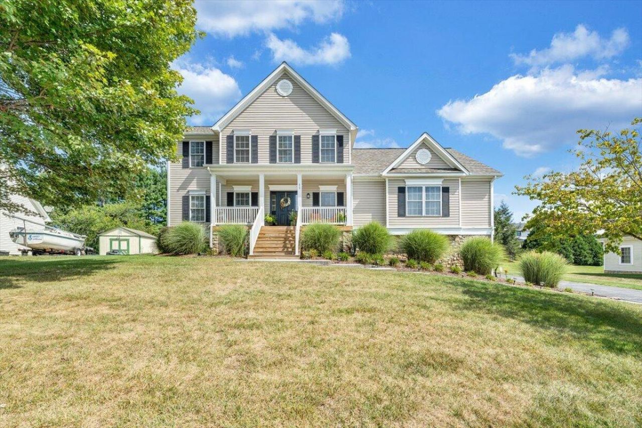 260 Citrine Ct Nw, Christiansburg, VA 24073 Main Photo