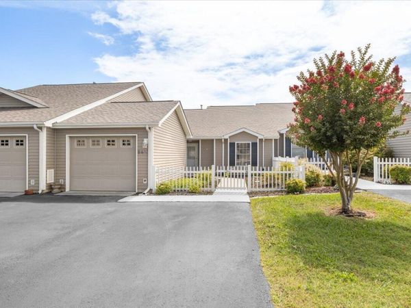 8413 Pine Hill LN , Roanoke, VA 24019