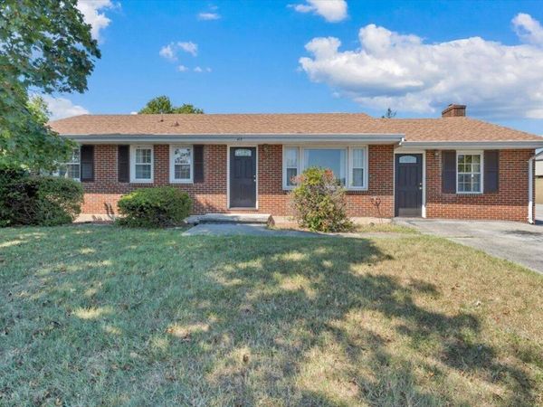 413 Decatur CIR, Salem, VA 24153