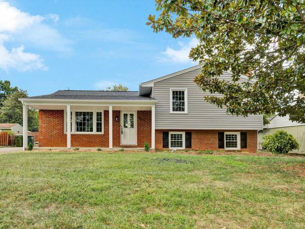 906 Citadel LN , Salem, VA 24153