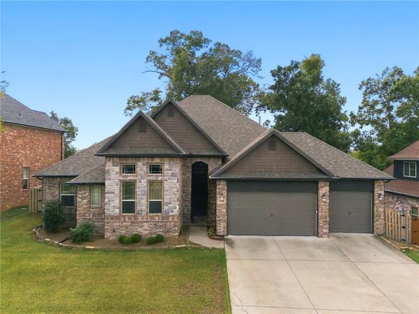 4202 NE Kenton Avenue , Bentonville, AR 72712