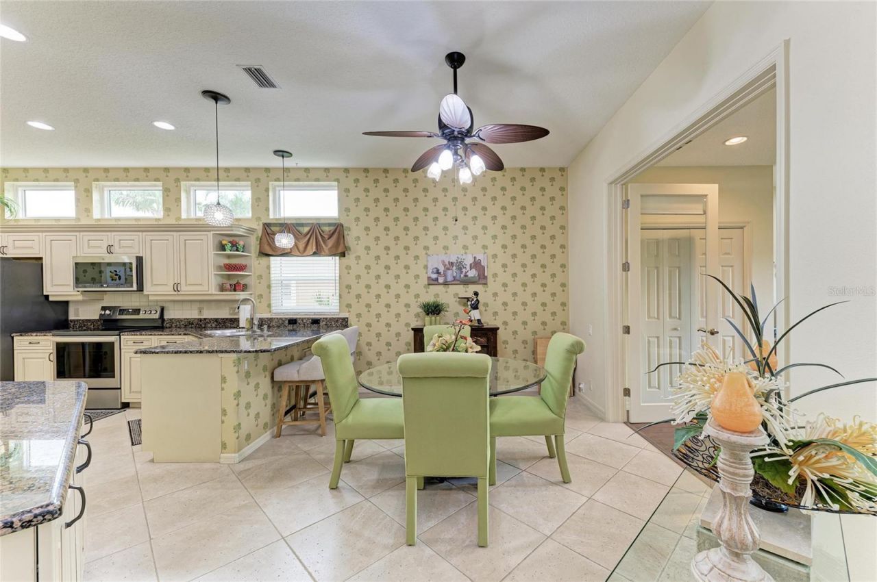 6635 Oakbrooke Circle, Bradenton, FL 34202 Photo