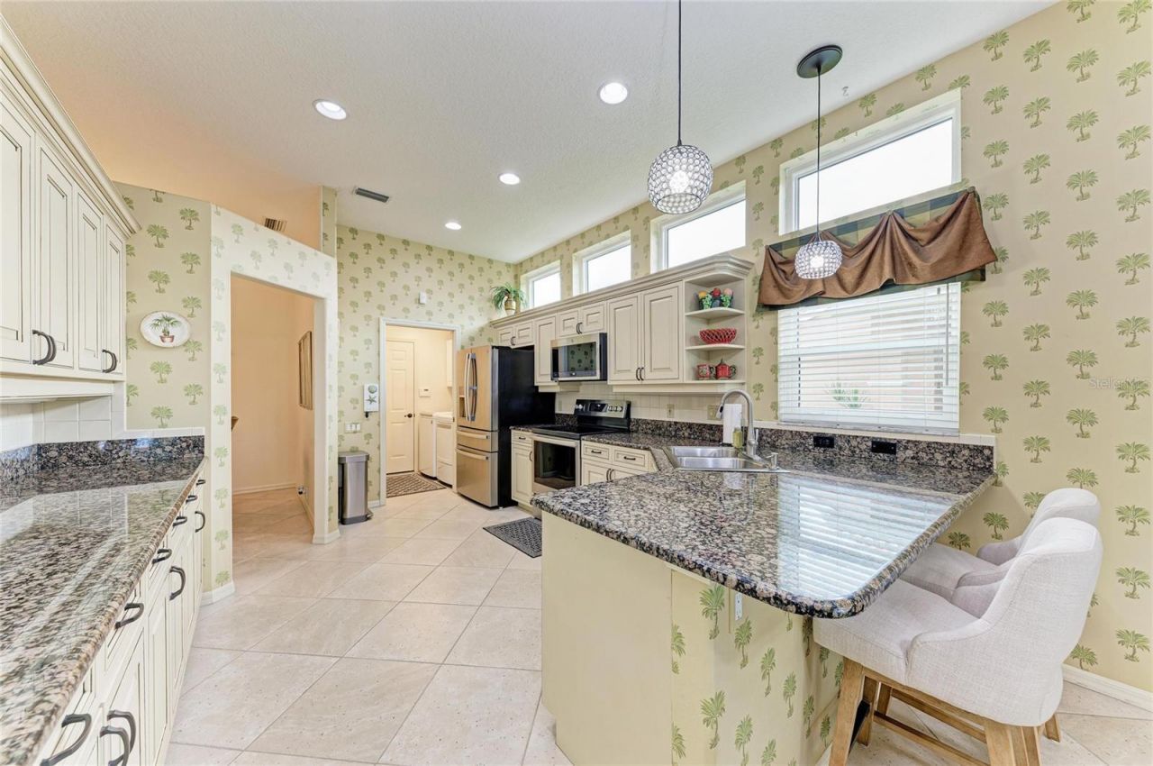 6635 Oakbrooke Circle, Bradenton, FL 34202 Photo
