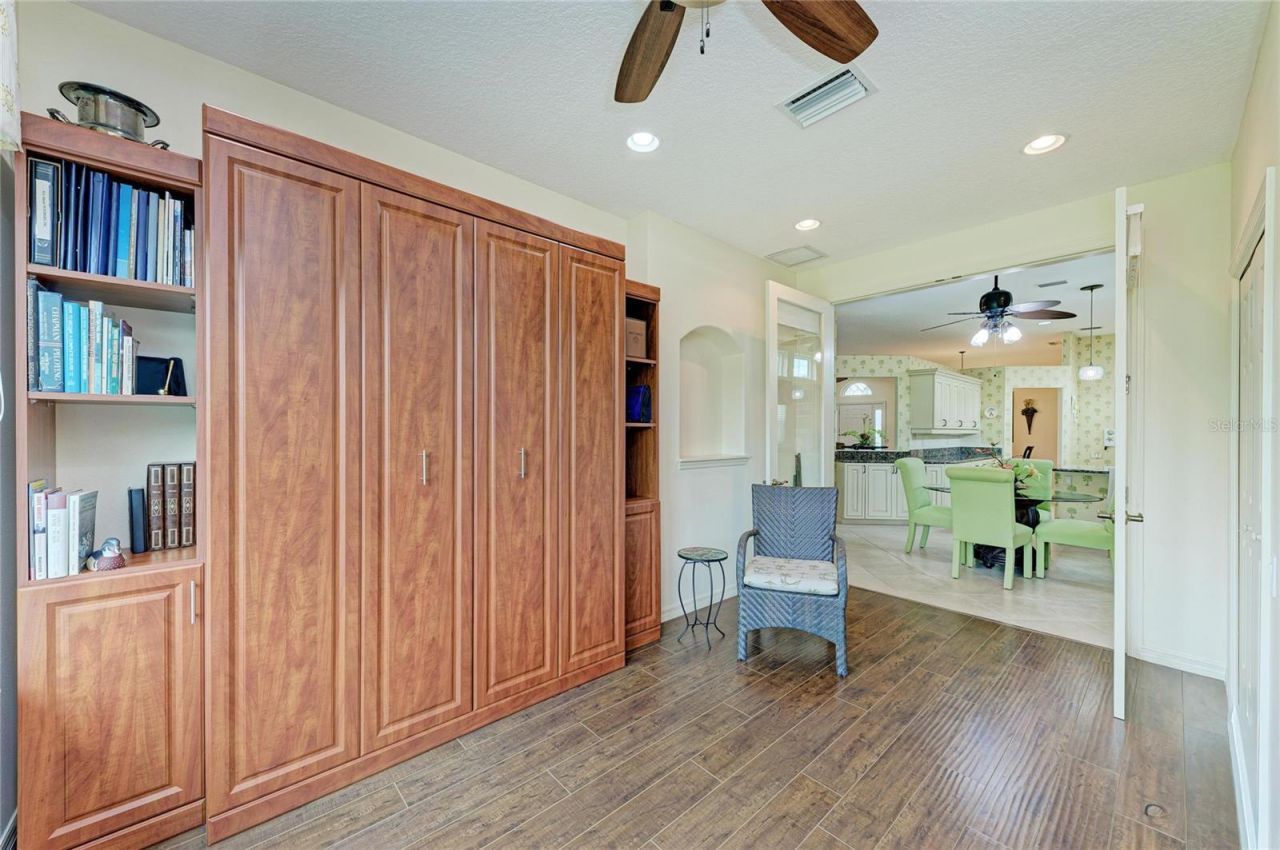 6635 Oakbrooke Circle, Bradenton, FL 34202 Photo