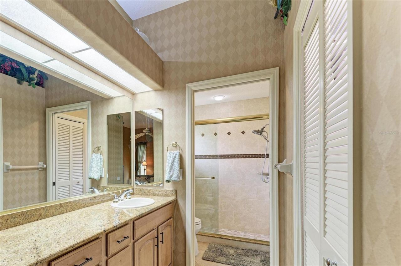 6635 Oakbrooke Circle, Bradenton, FL 34202 Photo