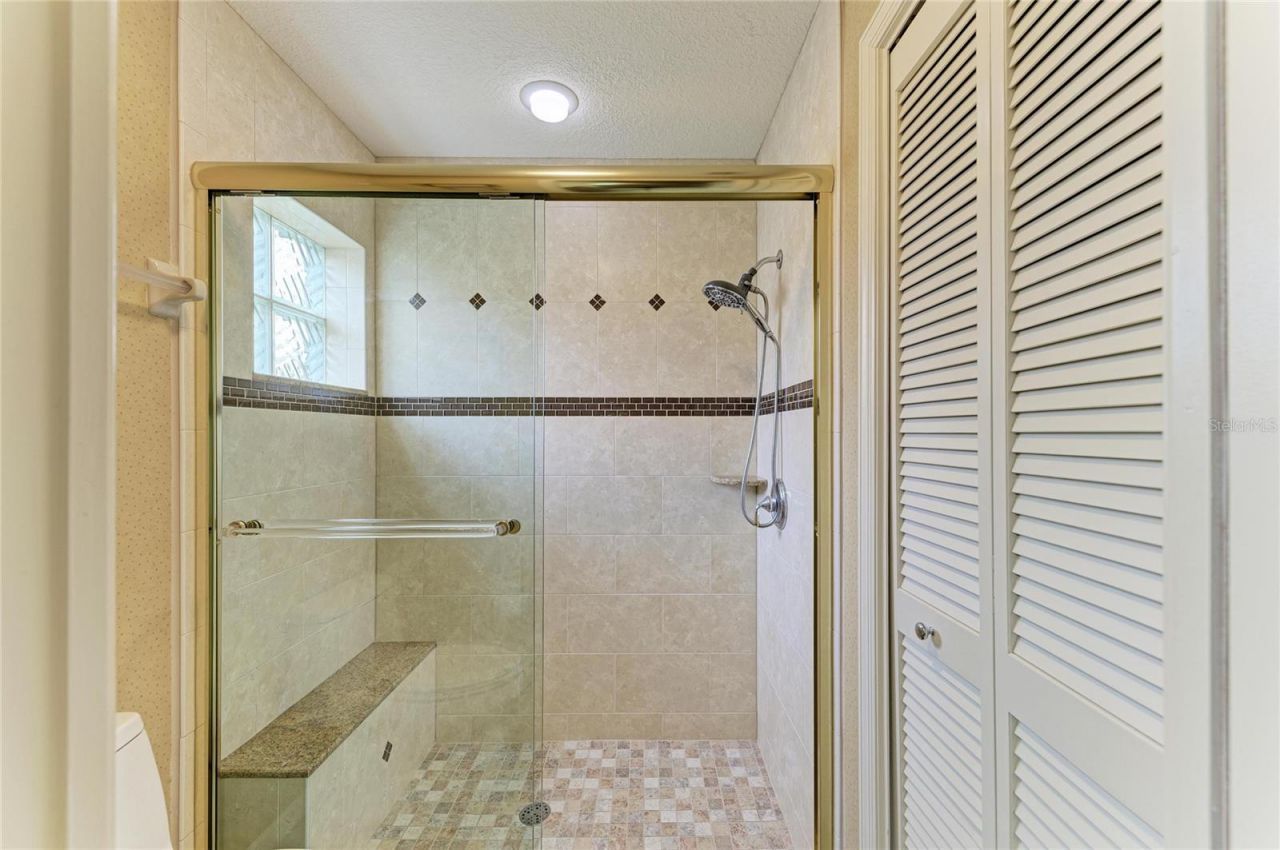 6635 Oakbrooke Circle, Bradenton, FL 34202 Photo