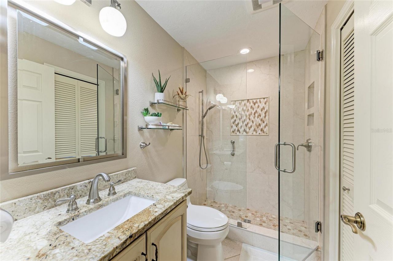 6635 Oakbrooke Circle, Bradenton, FL 34202 Photo