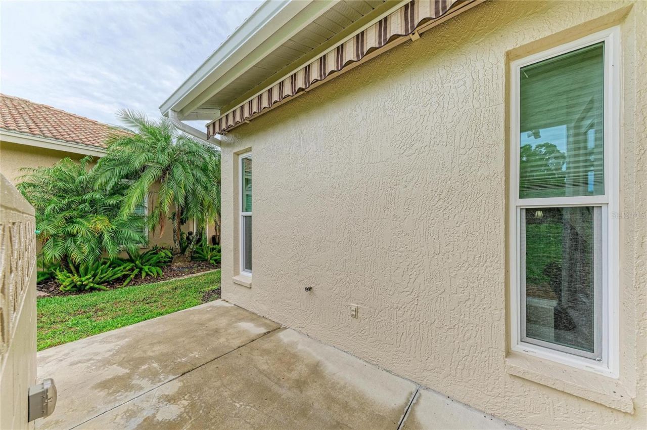 6635 Oakbrooke Circle, Bradenton, FL 34202 Photo
