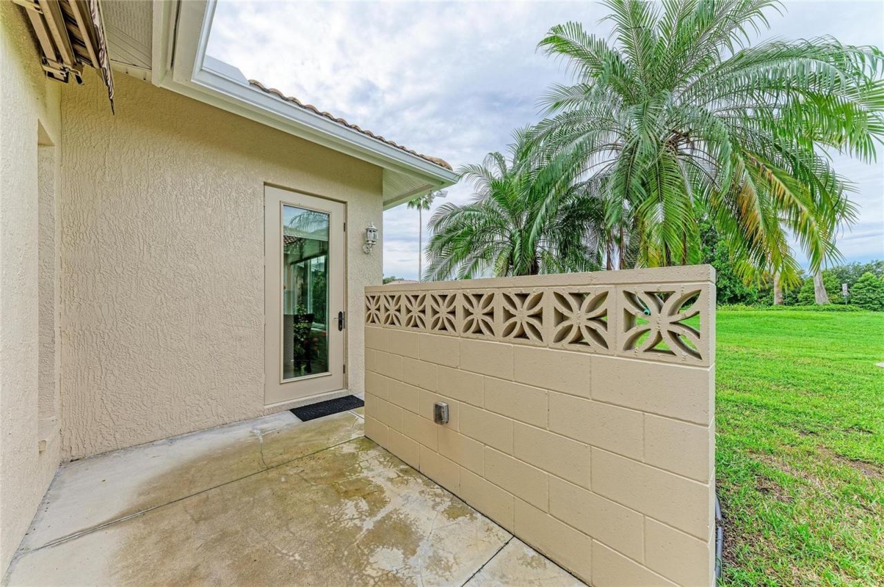 6635 Oakbrooke Circle, Bradenton, FL 34202 Photo