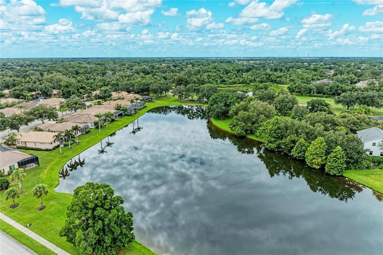6635 Oakbrooke Circle, Bradenton, FL 34202 Photo