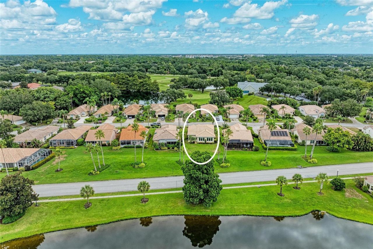 6635 Oakbrooke Circle, Bradenton, FL 34202 Photo