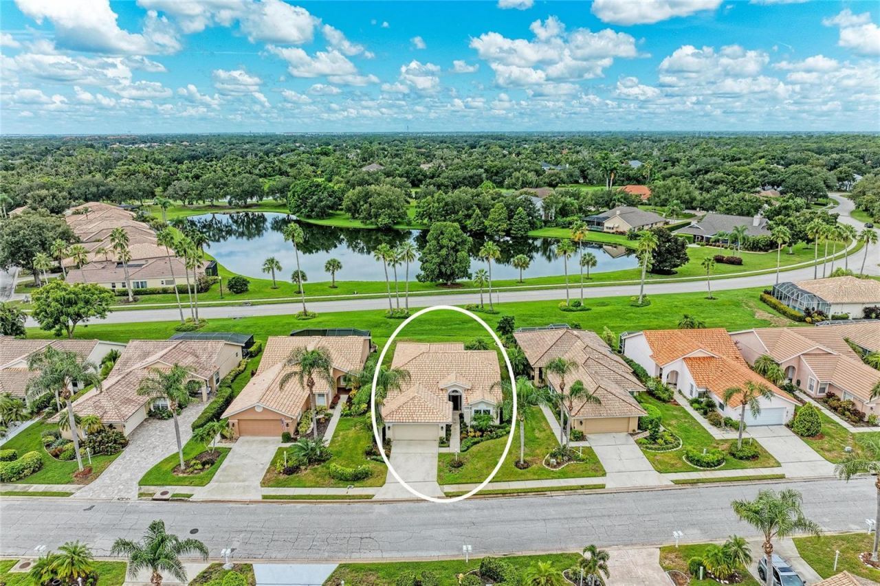 6635 Oakbrooke Circle, Bradenton, FL 34202 Photo