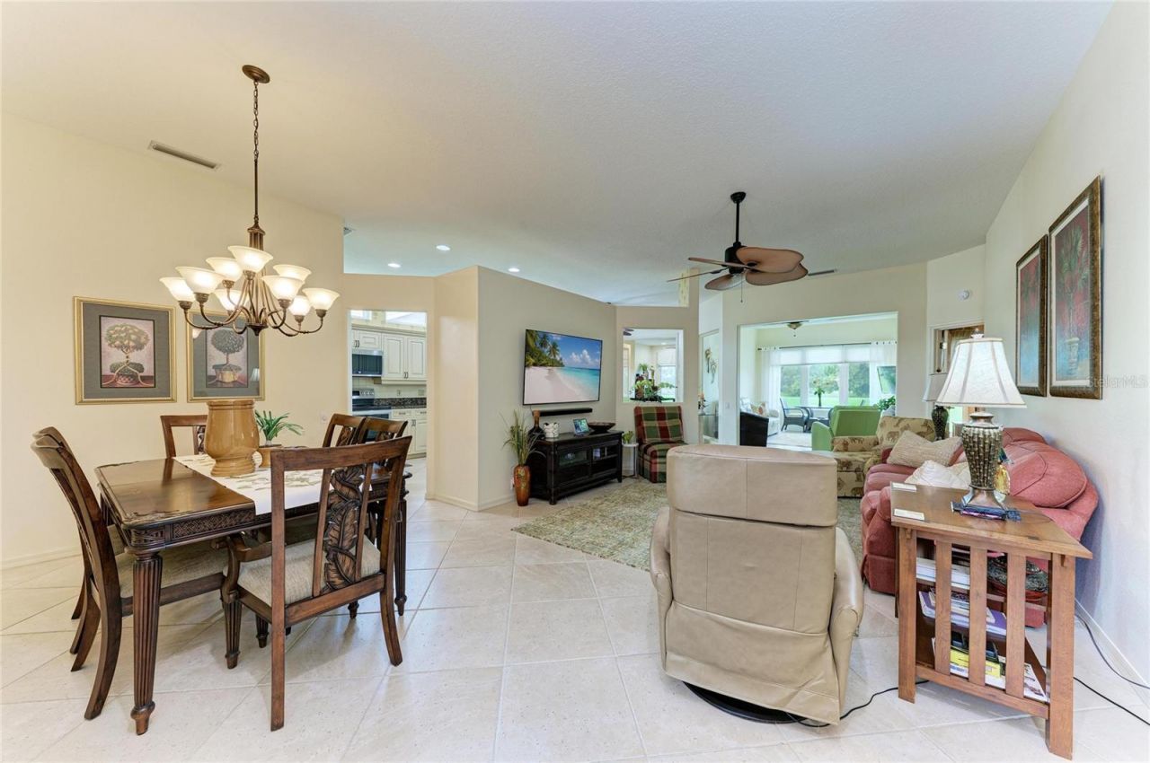 6635 Oakbrooke Circle, Bradenton, FL 34202 Photo