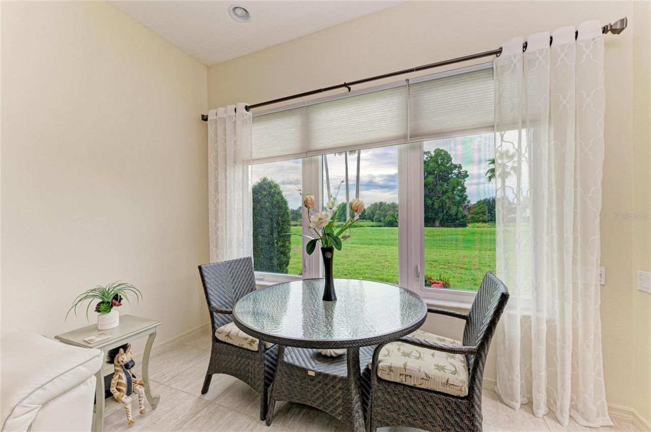 6635 Oakbrooke Circle, Bradenton, FL 34202 Photo