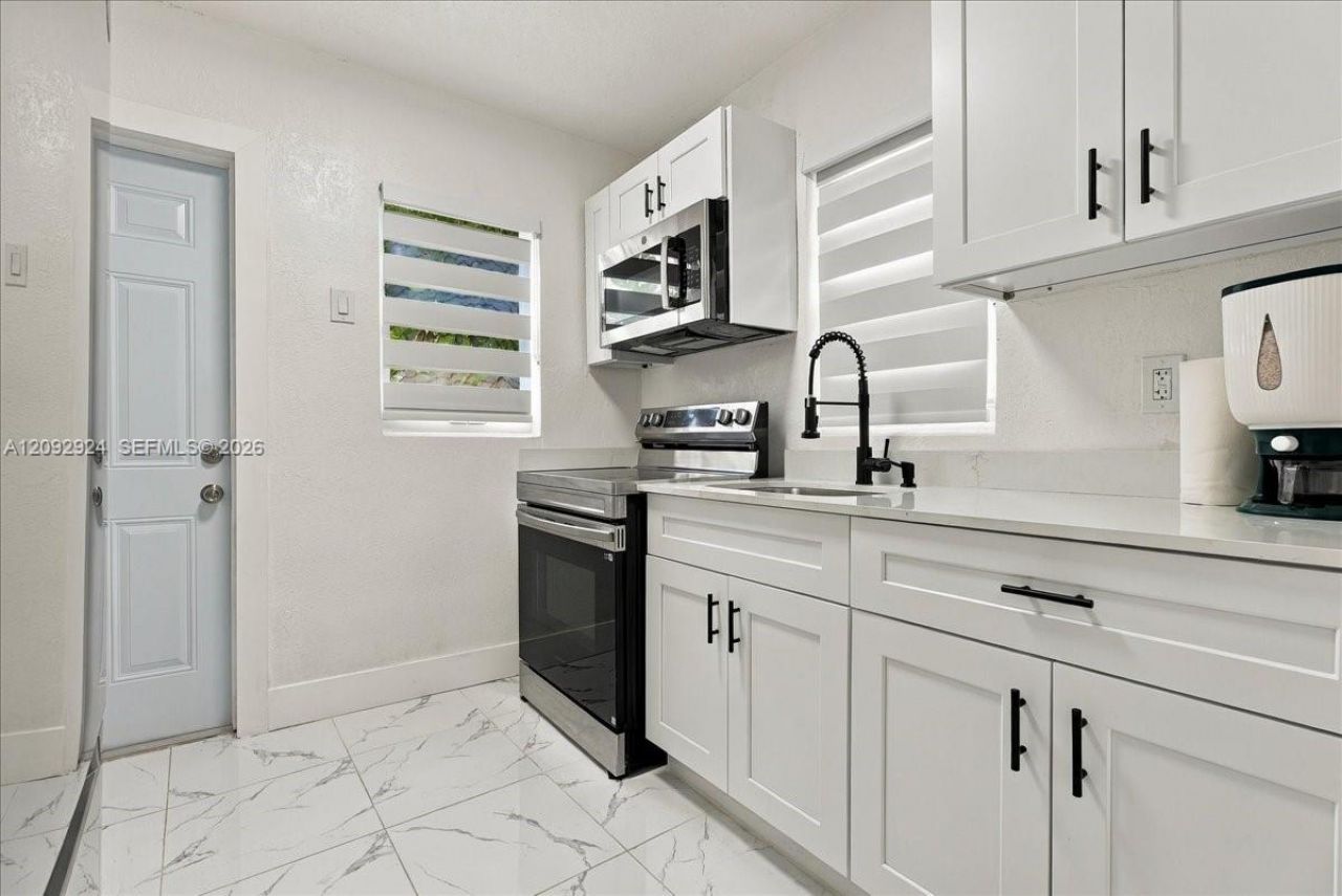 2388 NW 33rd St , Miami, FL 33142 Photo