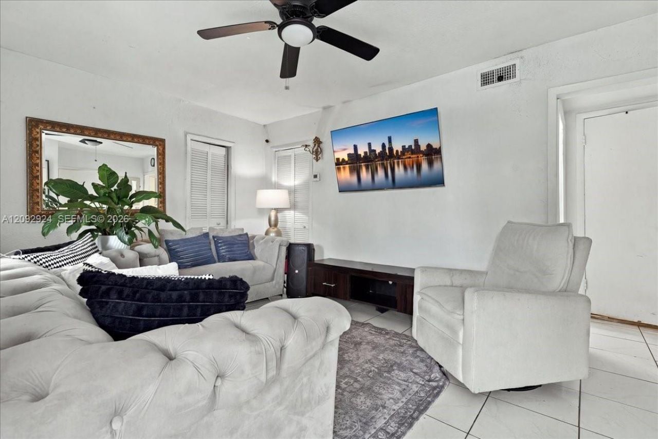 2388 NW 33rd St , Miami, FL 33142 Photo