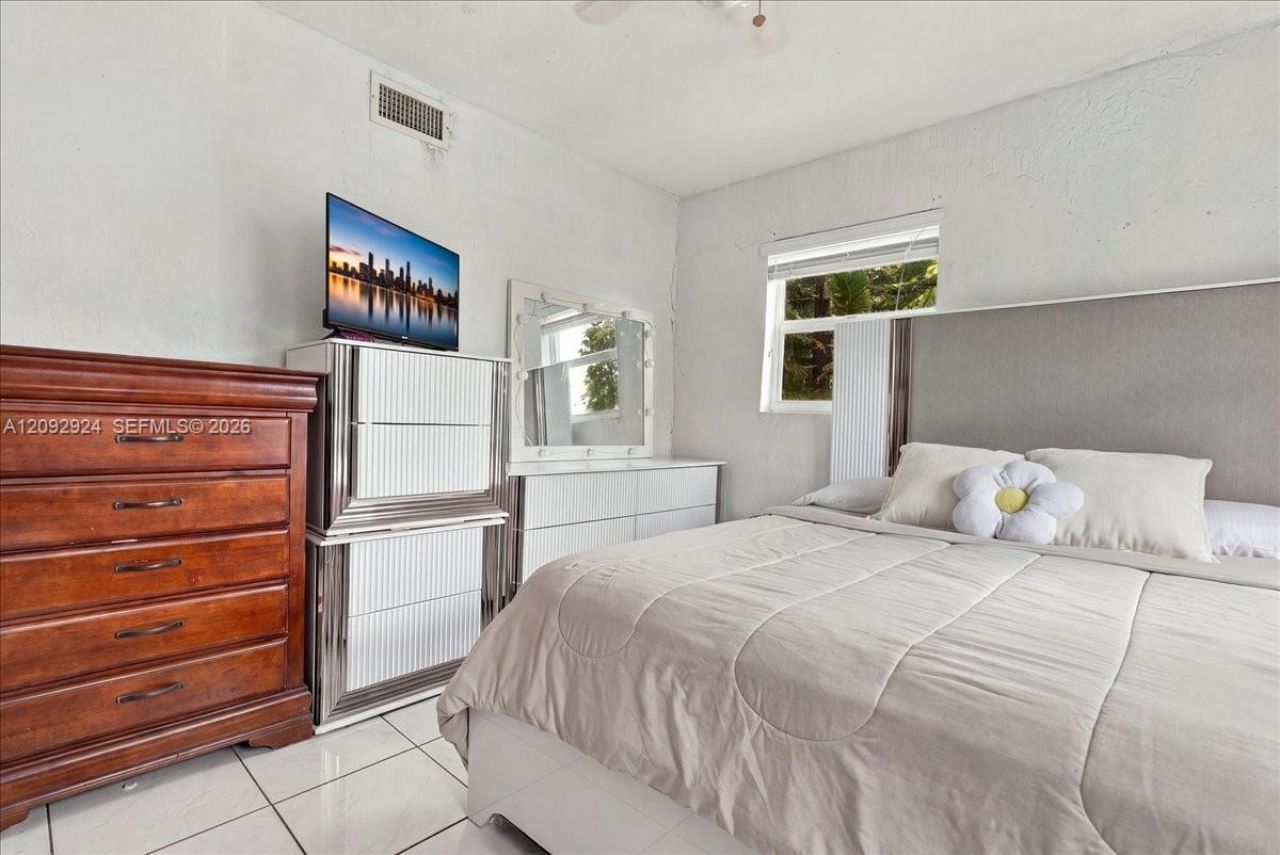 2388 NW 33rd St , Miami, FL 33142 Photo
