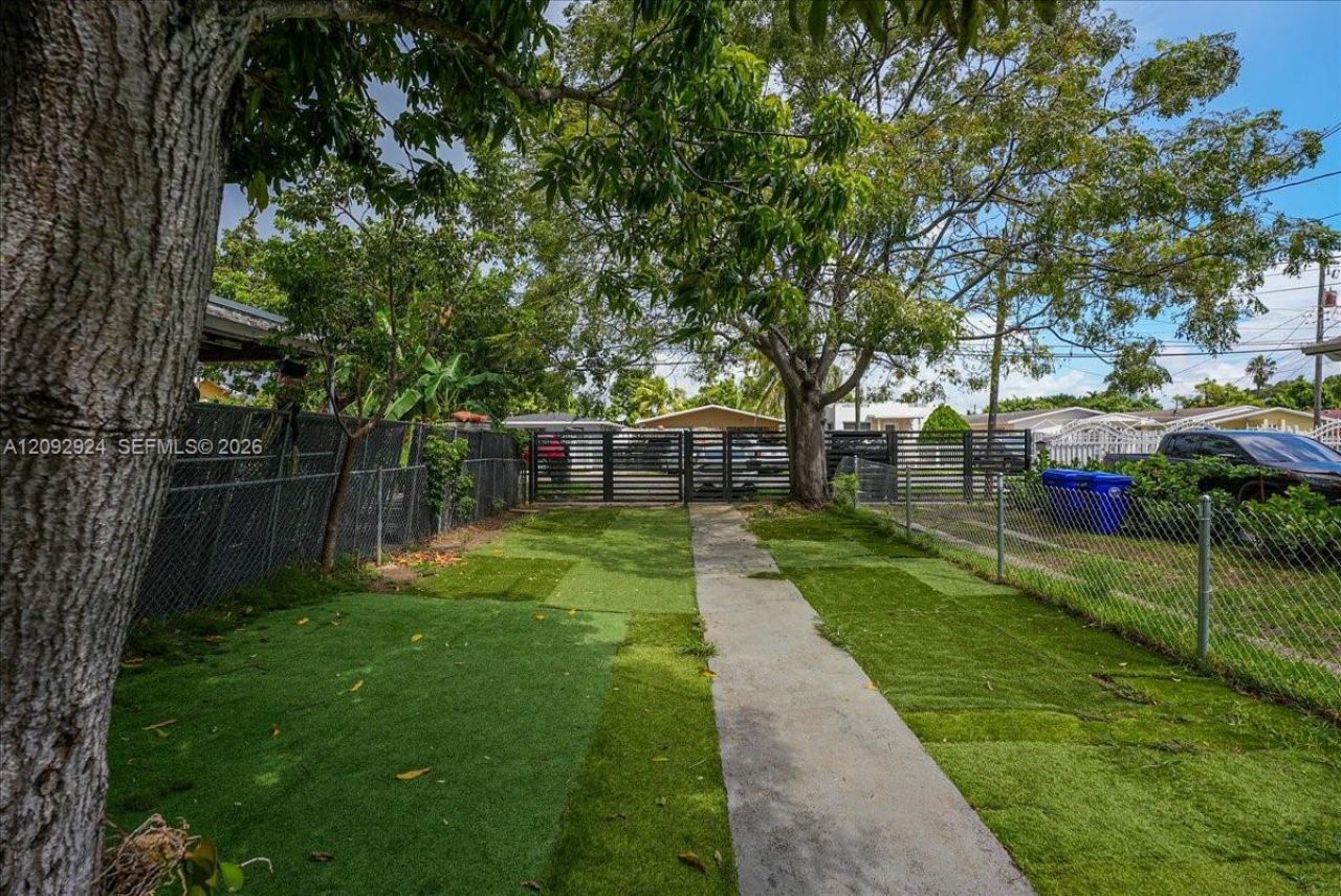 2388 NW 33rd St , Miami, FL 33142 Photo