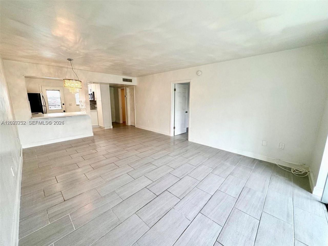2905 Point East Dr , Unit L102, Aventura, FL 33160 Photo