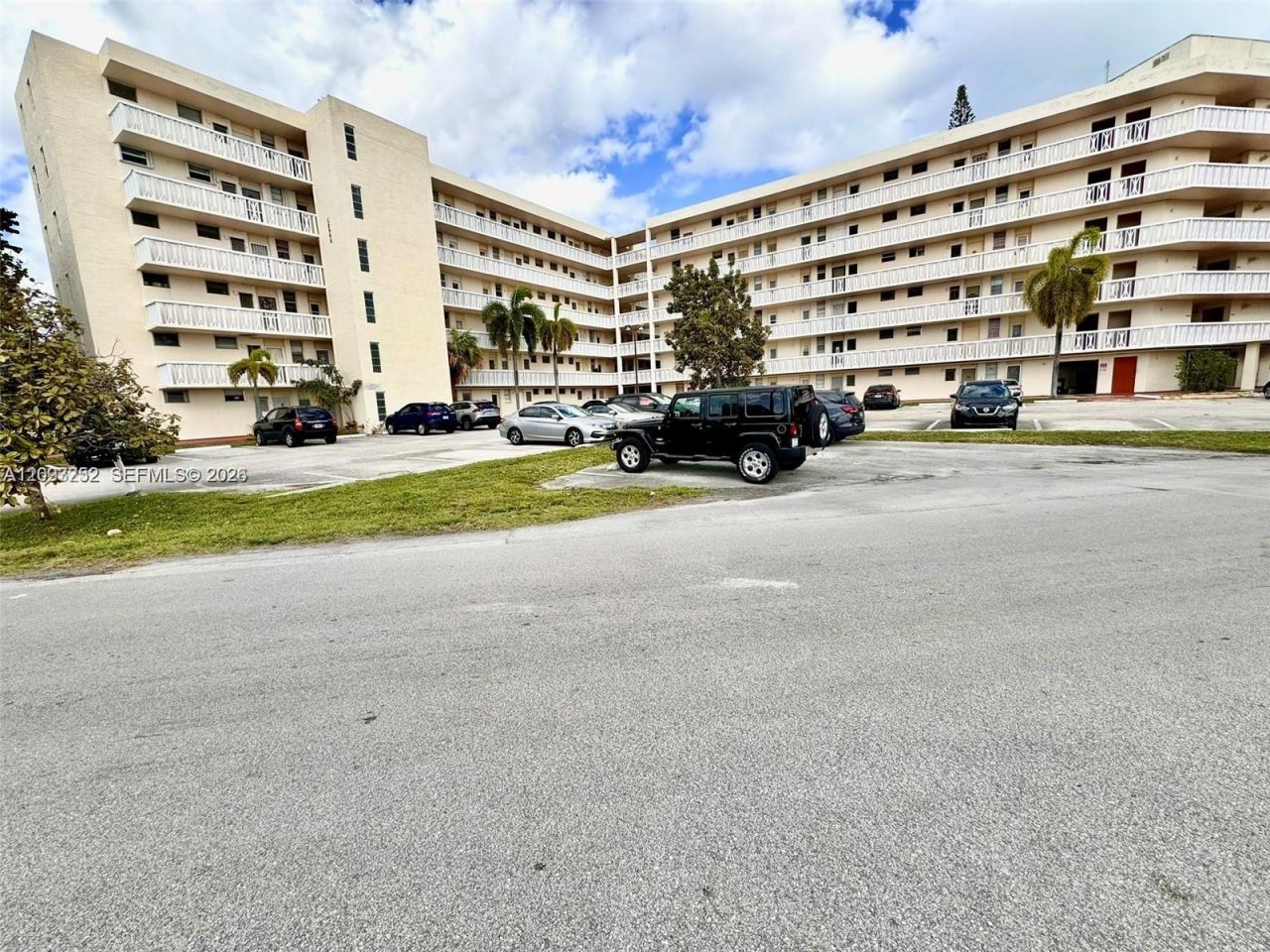 2905 Point East Dr , Unit L102, Aventura, FL 33160 Photo