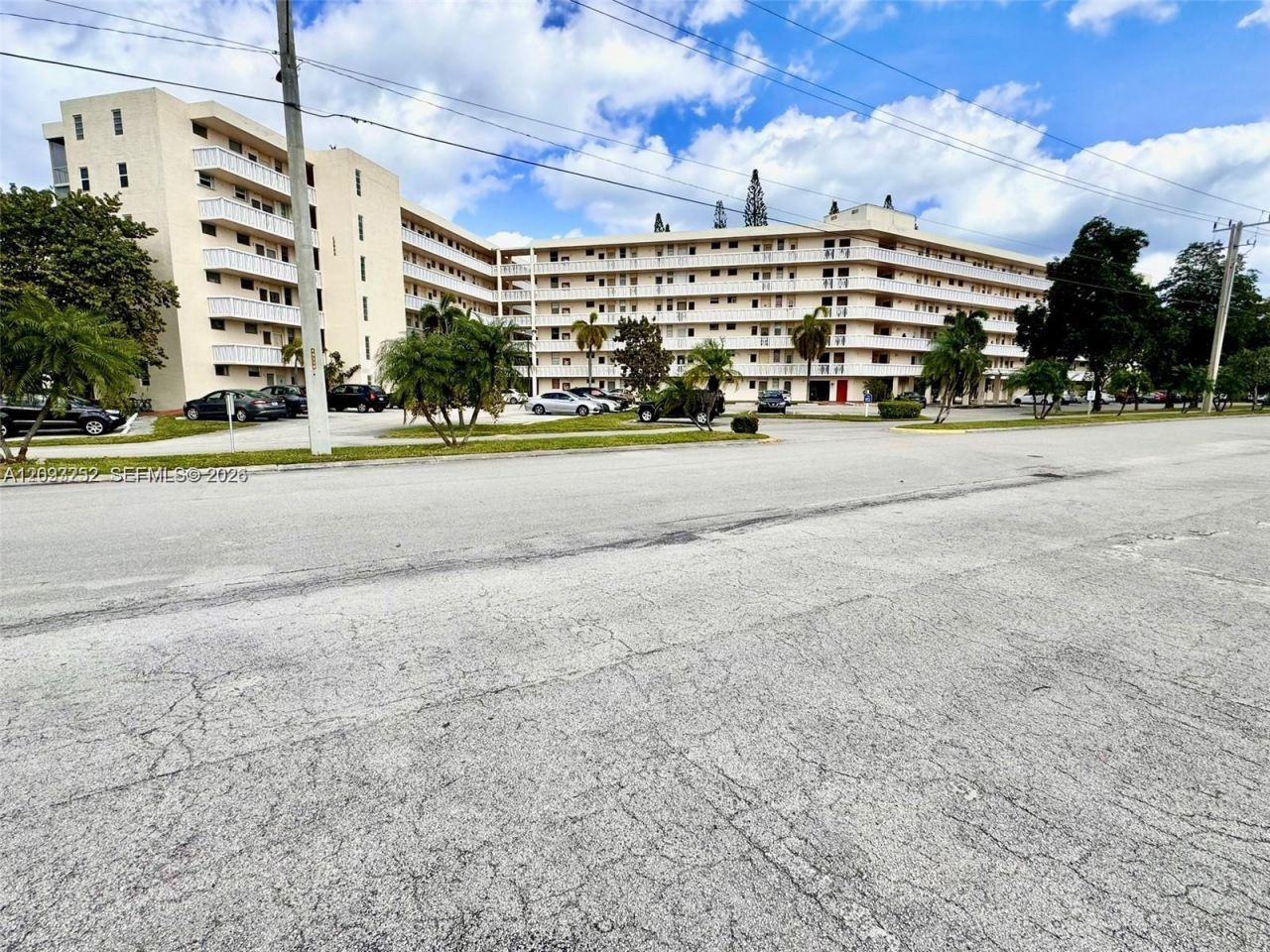 2905 Point East Dr , Unit L102, Aventura, FL 33160 Photo