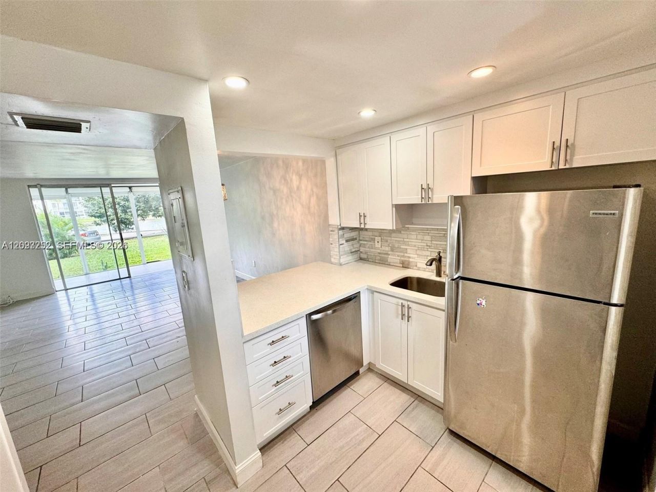 2905 Point East Dr , Unit L102, Aventura, FL 33160 Photo
