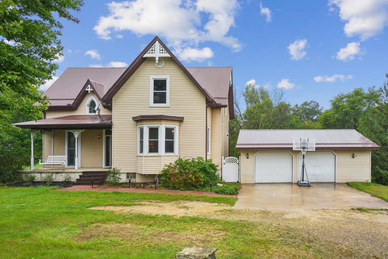 3149 285th Avenue, Hopkinton, IA 52237 Main Photo