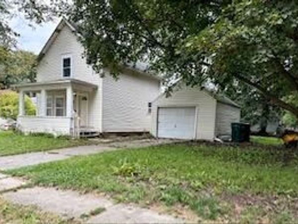 824 Cross Street, Lansing, MI 48915