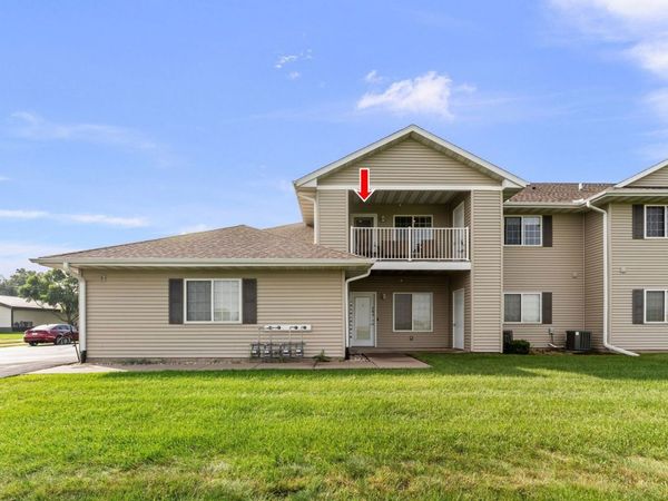 440 E Franklin Street , Unit 203, Eldridge, IA 52748
