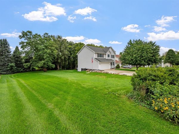 5670 Twin Circle Drive, Pleasant Hill, IA 50327