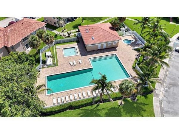 819 TWIN LAKES Drive, Unit 31-C, Coral Springs, FL 33071