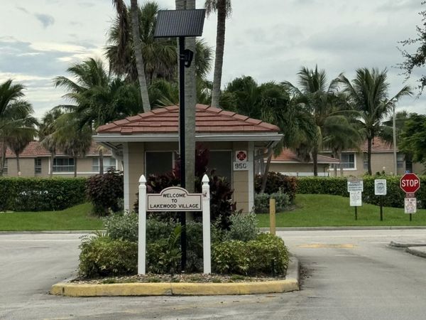 819 TWIN LAKES Drive, Unit 31-C, Coral Springs, FL 33071