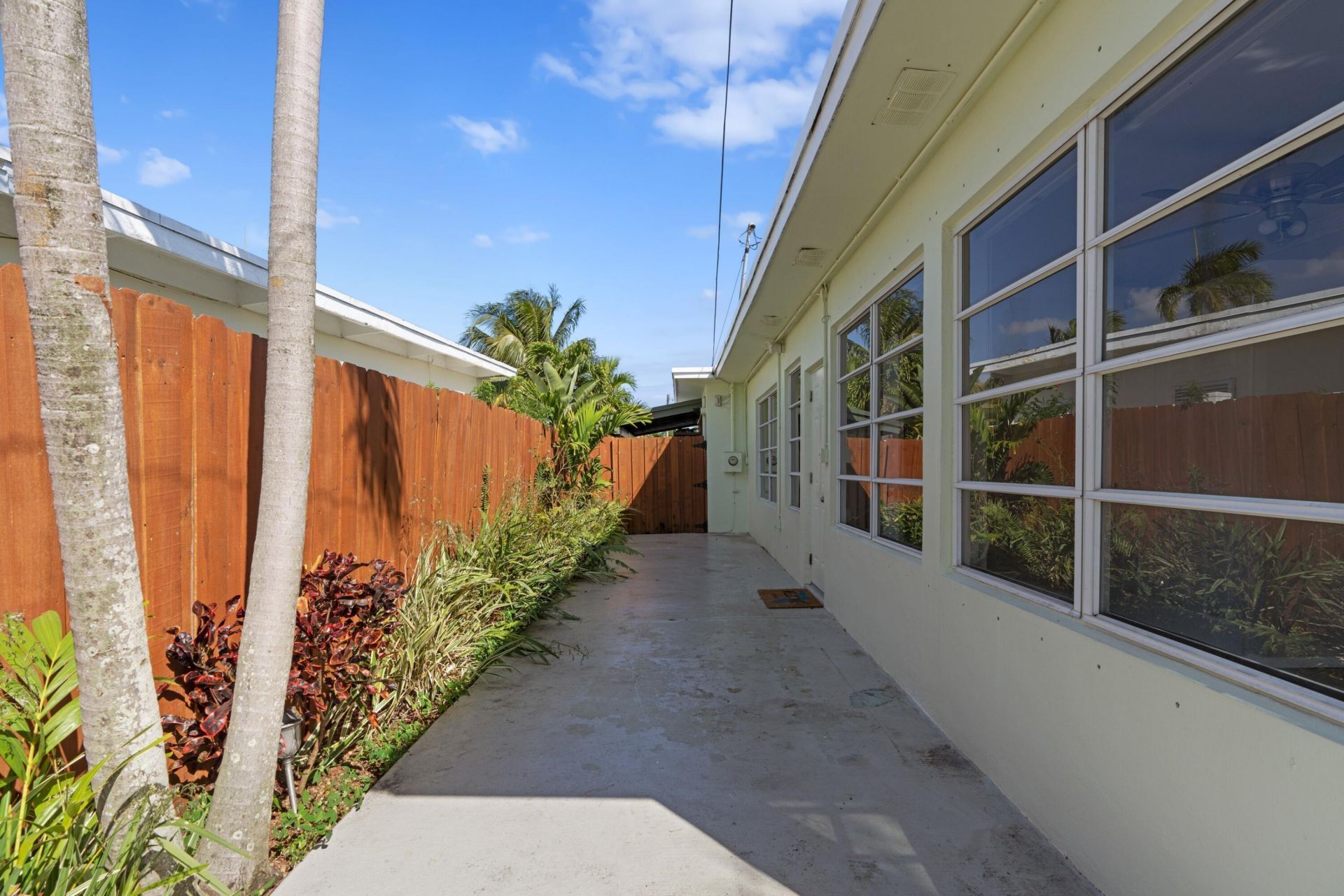 215 Columbia Drive, Lake Worth Beach, FL 33460 Photo