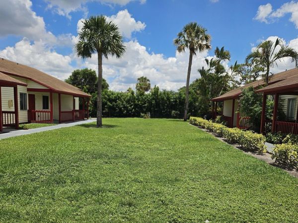 1305 Rosewood Villa Lane, Unit 4, West Palm Beach, FL 33417