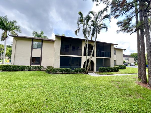 435 Pine Glen Lane, Unit B-2, Greenacres, FL 33463