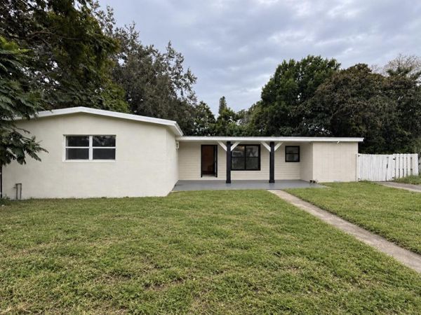180 SE Serenata Court, Port St. Lucie, FL 34983