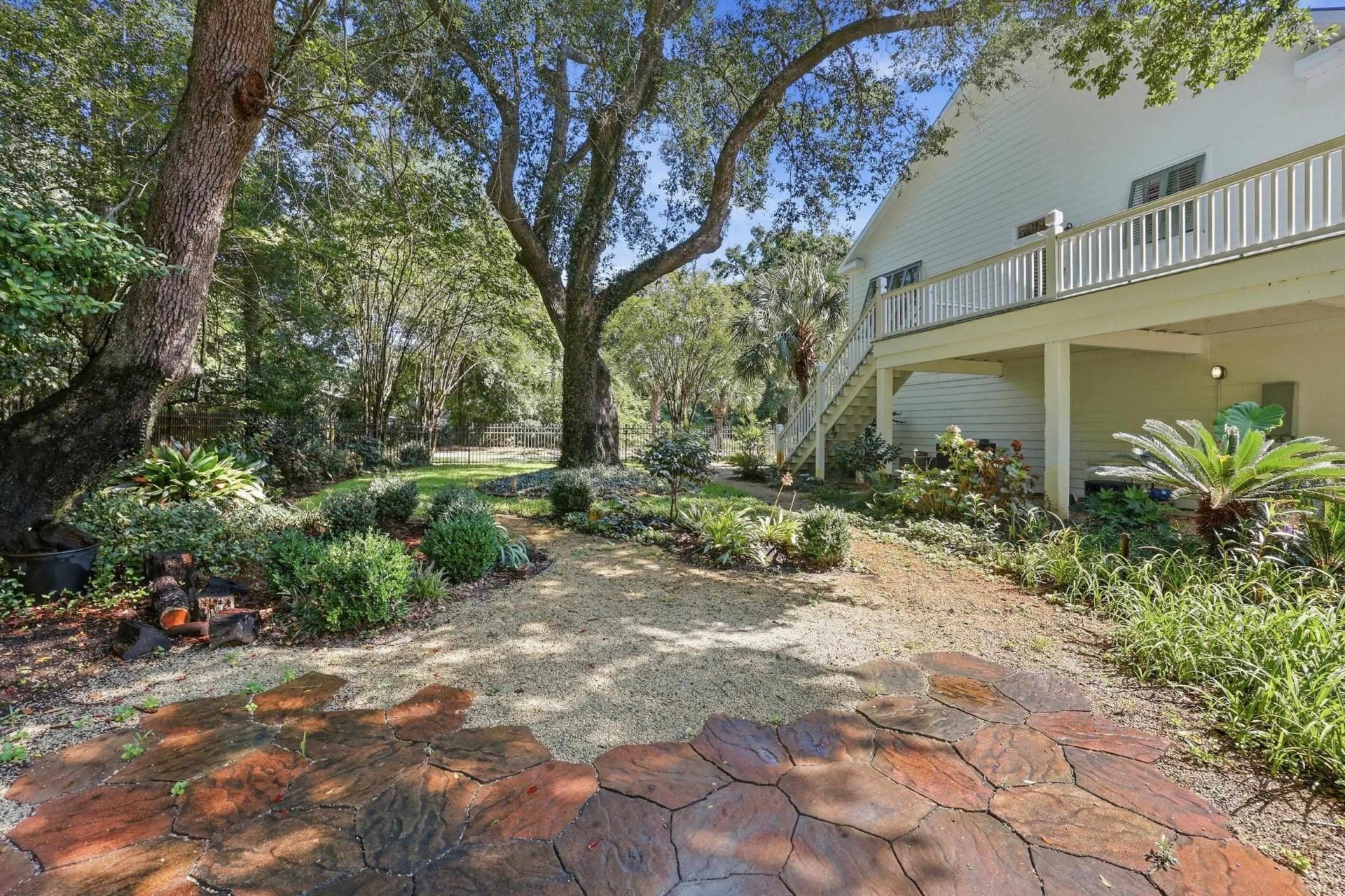 7 Gillette Pl. Photo 35