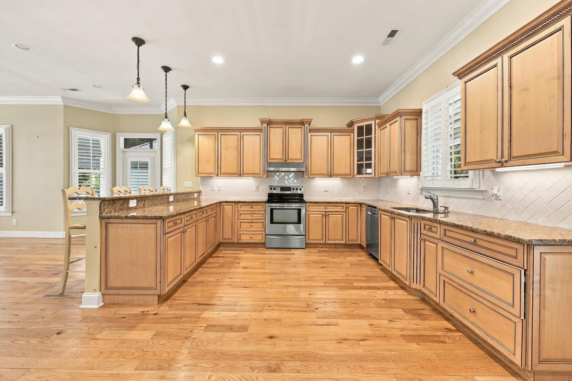 7 Gillette Pl. Photo 7