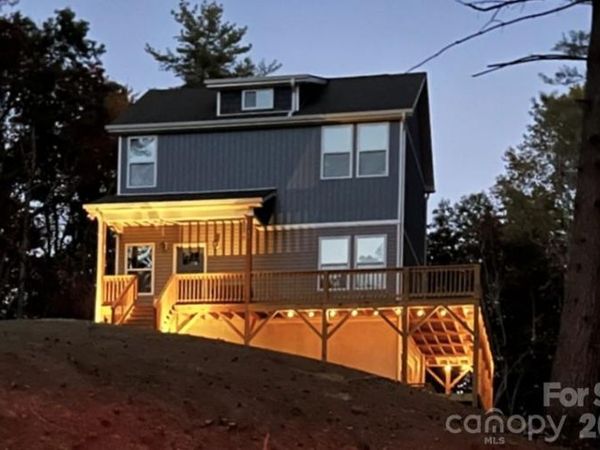 46 Old Chestnut Lane , Hendersonville, NC 28739