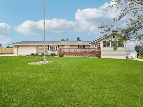 1505 Linn Delaware Road , Coggon, IA 52218